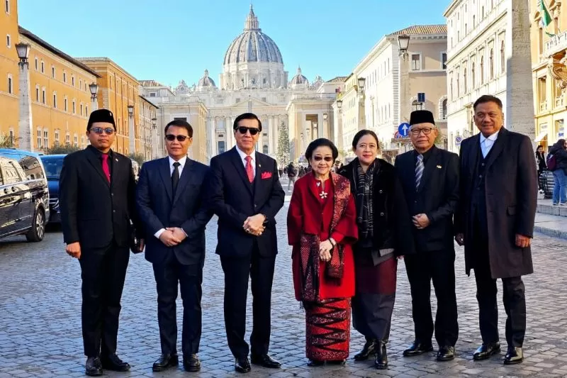 Megawati Soekarnoputri Dapat Dua Buku dari Paus Fransiskus