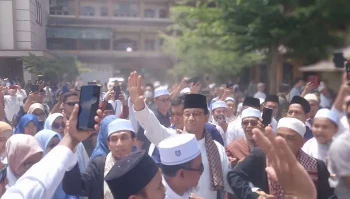 Capres Anies Baswedan Kunjungi Ponpes Al-Aziziyah NTB untuk Minta Doa Para Alim Ulama
