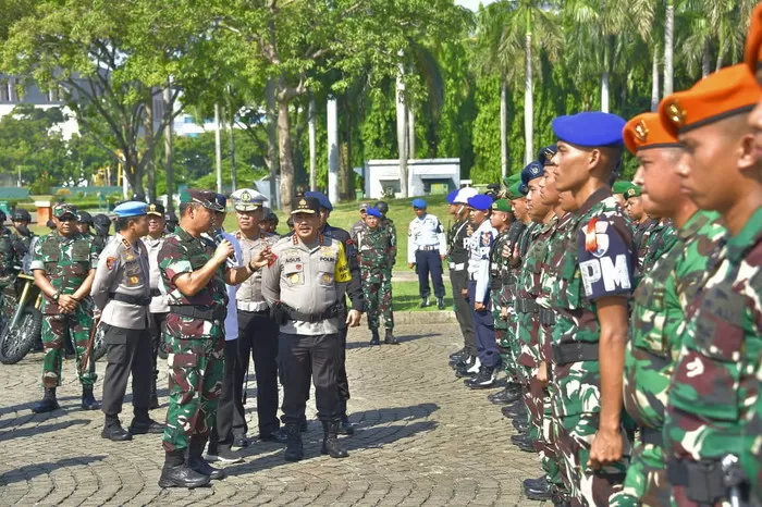 Kasum TNI dan Wakapolri Pimpin Apel Gelar Pasukan Operasi Lilin 2023 di Silang Monas Jakarta