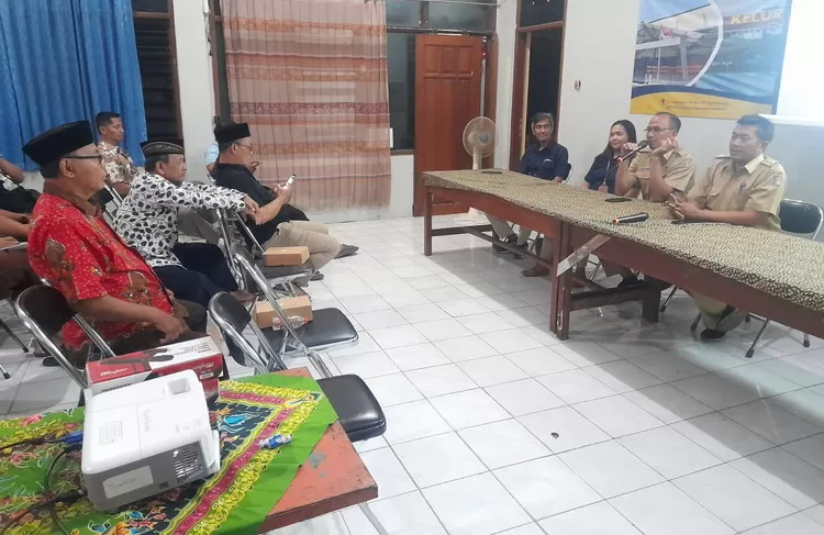Perangkat RT, RW, LMK Manukan Wetan Ikuti Sosialisasi BPJS Ketenagakerjaan Surabaya Darmo