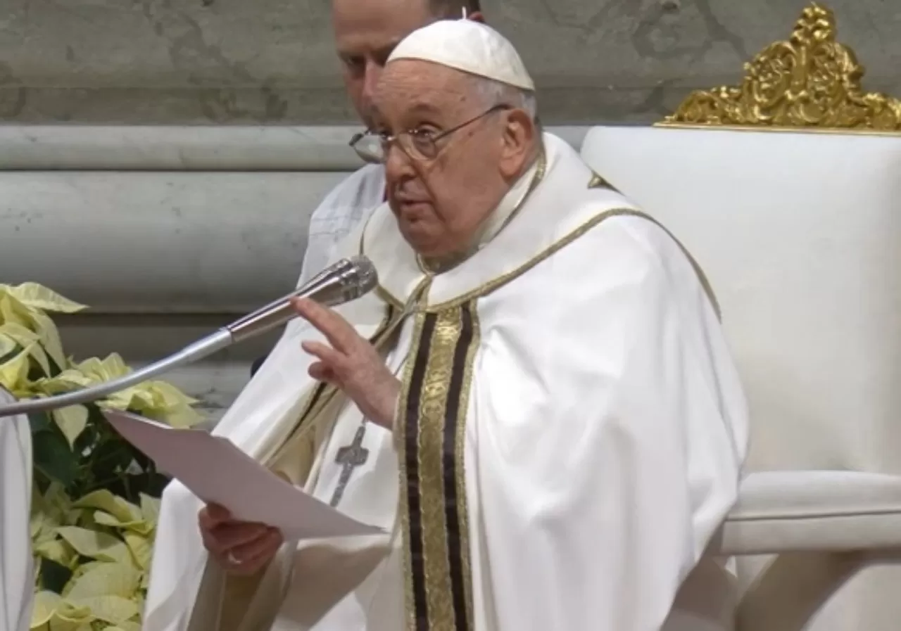 Paus Fransiskus: Hati Kami di Bethlehem, Misa Malam Natal Membawa Pesan Perdamaian