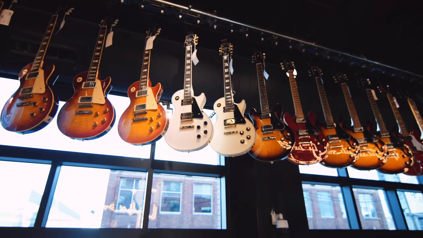 Panduan Memilih Gitar Gibson Ikonik: Keunggulan, Sejarah, dan Tips Pemilihan yang Tepat