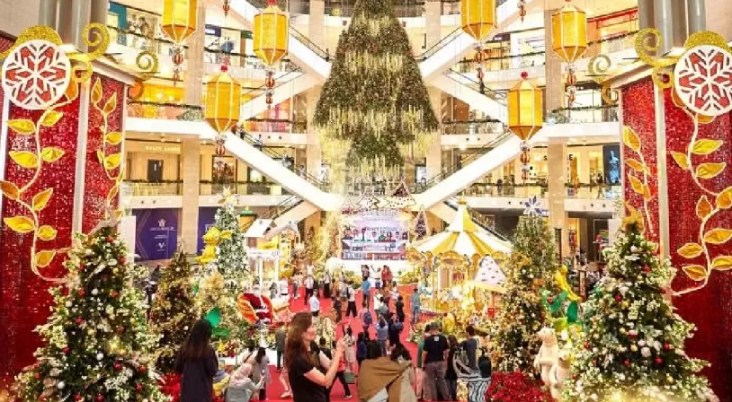 Waduh! Warga Singapura Alami Luka-Luka Setelah Pohon Natal Tumbang di Dalam Pusat Perbelanjaan