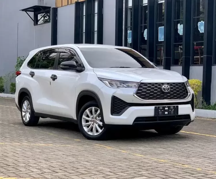 Mobil Keluarga Toyota Kijang Innova Zenix V Baru Mengaspal 2 Ribu Kilometer dari Tangan Pertama Warna Putih Mutiara Paling Laris