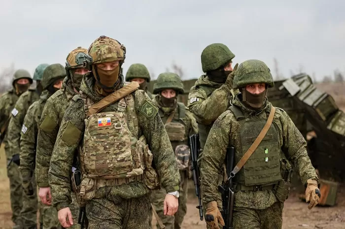 Analisis Intelejen Mengatakan Rusia Dan Ukraina Saat Ini Kondsisinya Sama-Sama Kehabisan Amunisi Untuk Perang