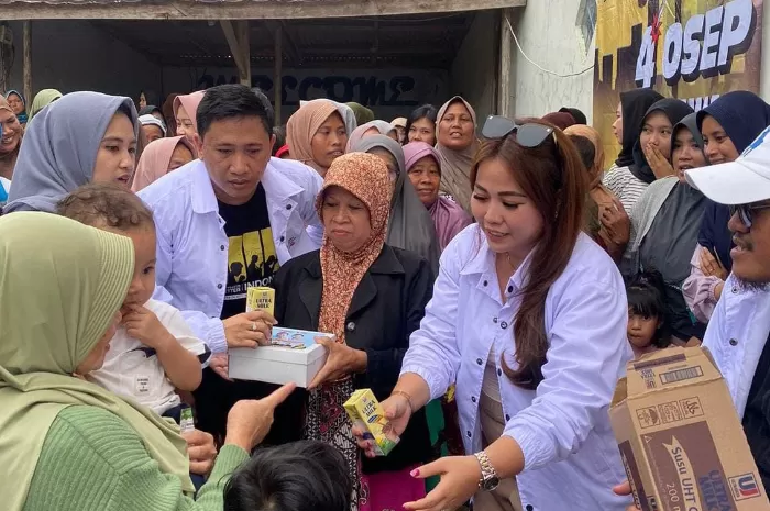 Rebut Hati Calon Pemilih, Relawan Prabowo Pakai Jurus Bagi-bagi Susu dan Makanan Gratis di Lebak