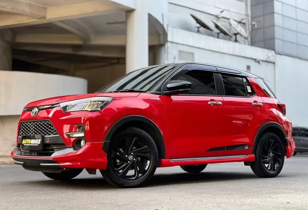 Warna Merah Menyala, Mobil Toyota Raize 1.0 GR Tahun 2022 Banting Harga, Transmisi Matik, Kilometernya Baru 9 Ribu