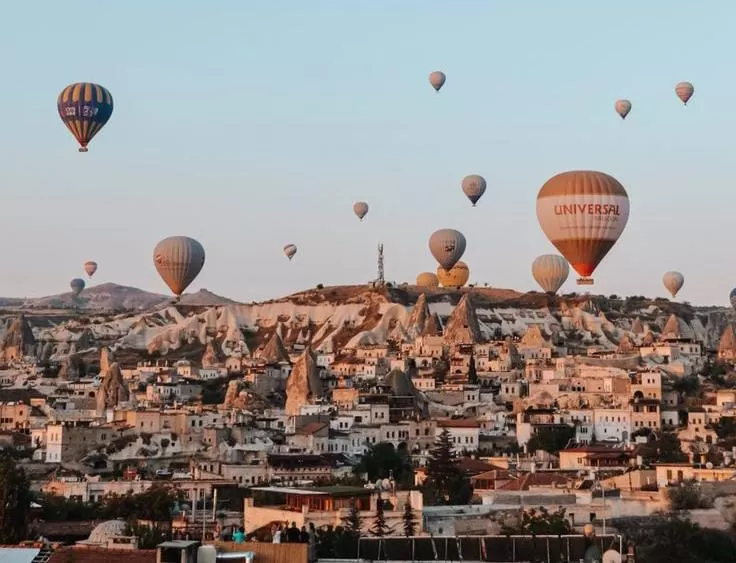 Cappadocia: Pesona Magis Lanskap Batu di Jantung Turki Dan Balon Udara Yang Indah