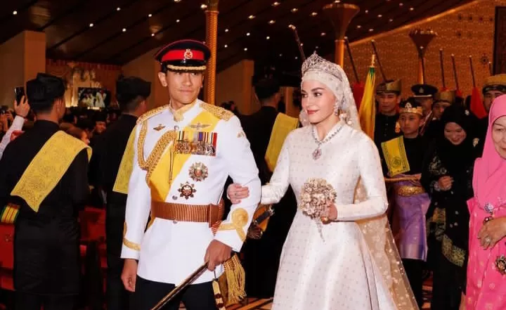 Unggah Foto Masa Kecil Bersama Sang Istri, Instagram Pangeran Mateen Dibanjiri Komentar: Kids Ini Papamu yang Gak Jadi