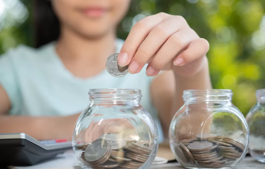 Simak Manfaat dan Tips Mengajari Anak untuk Mengatur Uang Sendiri