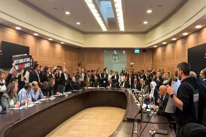 Keluarga korban sandera Hamas geruduk Parlemen Israel, Benyamin Netanyahu didemo warganya sendiri