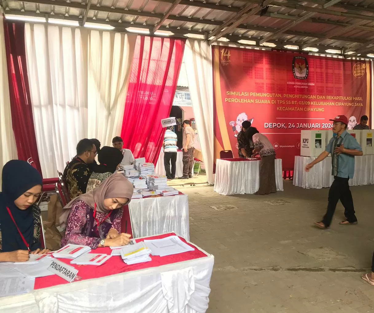 KPU Depok Simulasi Pencoblosan Pemilu 2024 di TPS 55 Cipayung Jaya