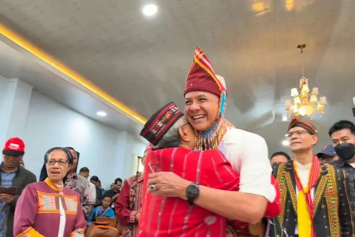 Capres Nomor Urut 3 Ganjar Pranowo Tiba di Kabupaten Manggarai Dan Disambut Uskup Ruteng