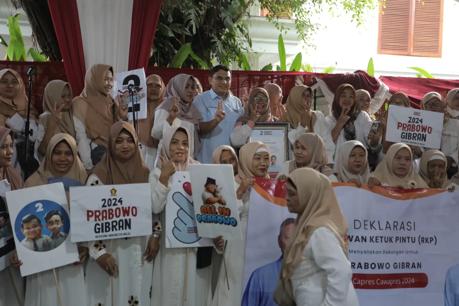 TKN Terjunkan Relawan Ketuk Pintu Ajak Masyarakat Datang ke TPS Pilih Prabowo-Gibran