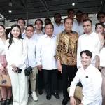 Antusias, Ratusan Warga Jateng Sambut Jokowi dan Prabowo Makan Bakso Bersama