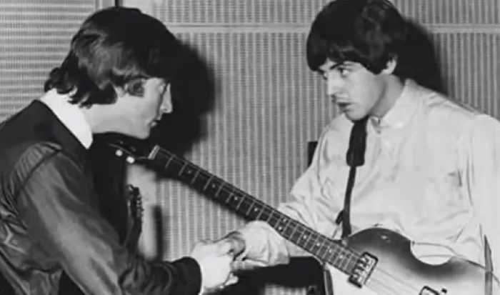 Sembari Menunggu John Lennon Bangun dari Tidurnya, Paul McCartney Menulis Lagu The Beatles di Tepi Kolam Renang