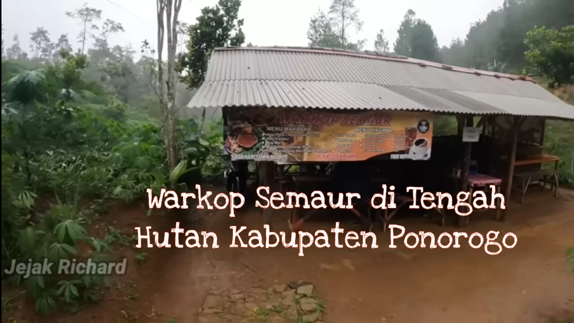 Warung Menyendiri di Tengah Hutan Dekat Wisata Watu Semaur Kabupaten Ponorogo Jawa Timur Buka Setiap Hari: Menunya...