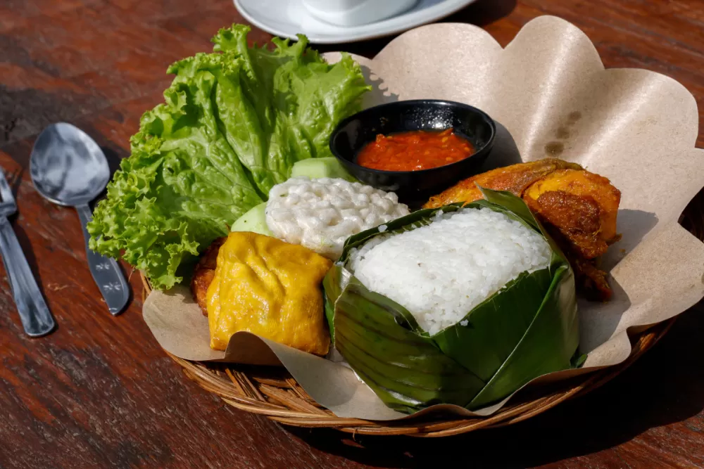 Nasi Lengko, Kuliner Sehat Asal Cirebon, Sangat Cocok untuk Pecinta Vegetarian, Wajib Coba!