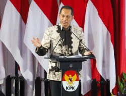 Membiru di Rabu Biru, Prabowo Tegaskan Pentingnya Melanjutkan Pembangunan
