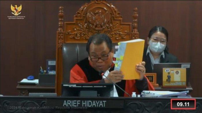 Guyon Hakim MK Lihat Tebalnya Dokumen Milik Golkar: Bisa Jadi Bantal untuk Tidur Ini