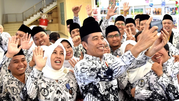 Aktor Guru Kena Pinjol itu Jokowi