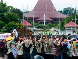 Gubernur Pimpin Upacara Persemayaman dan Pemberangkatan Jenazah Prajurit TNI Korban Penyerangan KKB di Papua