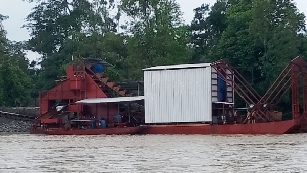 Diawaki WNA Asal China, Kapal Pengeruk Emas Diduga Ilegal Beroperasi di Aceh Barat