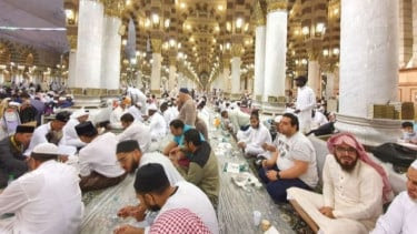 Bikin Malu! Jemaah Haji Indonesia Disindir Imam Masjid Nabawi, Bukan Fokus Ibadah Malah Sibuk Selfie