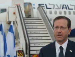 Presiden Israel Dilarang Turun dari Pesawat Paris, Ada Apa?