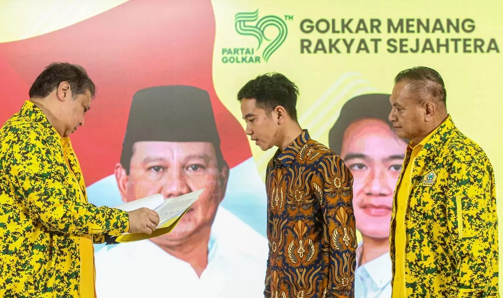 Airlangga Korban Syahwat Kekuasaan Jokowi